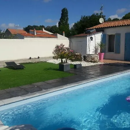 Dom wakacyjny Maison 4 Pers. Decoree Avec Piscine & Wifi - Fr-1-535-14 *